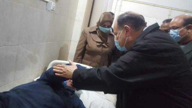 محافظ أسيوط يزور مصابي حادث مزلقان القوصية ويقدم العزاء لأهالي المتوفين.. صور
