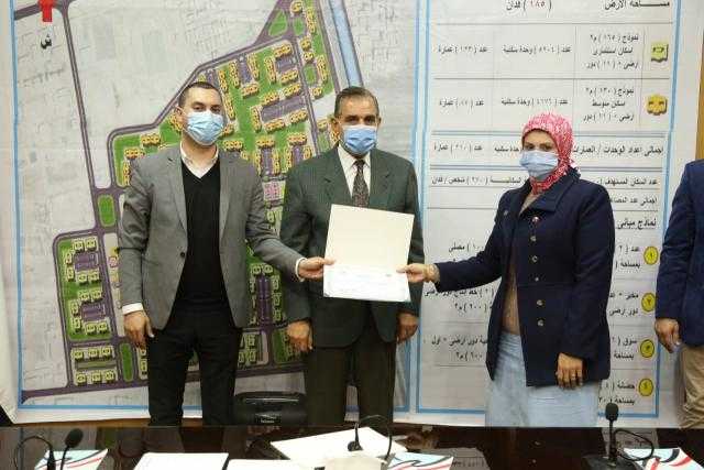 محافظ كفر الشيخ يكرم أوائل الدورات التدريبية بالمحافظة ويشيد بالتدريب الإداري.. صور