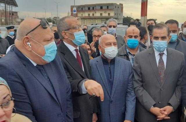وزير النقل يوجه بسرعة استكمال المرحلة الأولى من طريق دسوق - كفر الشيخ.. صور