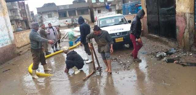 محافظ القليوبية يوجه بتواجد سيارات سجب المياه باللشوارع تحسبا لسقوط أمطار