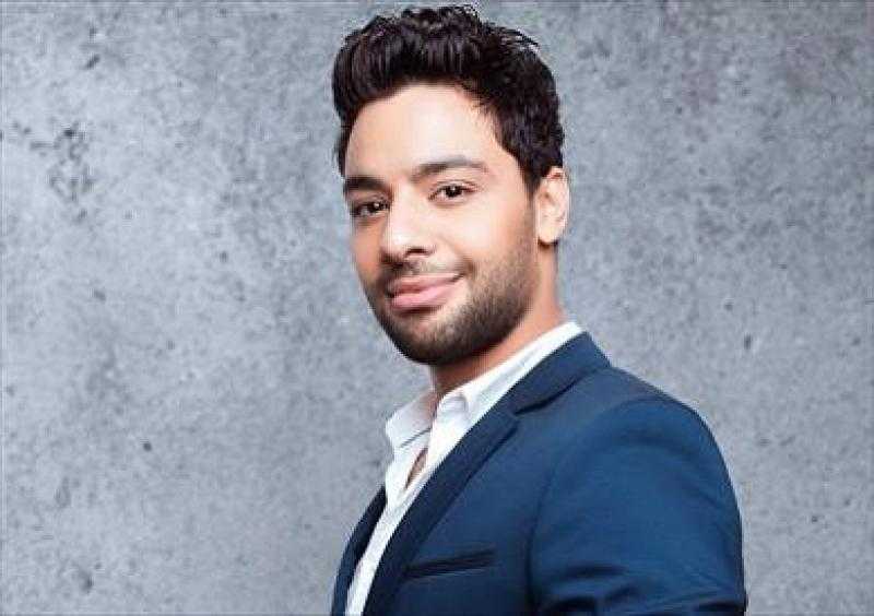 أحمد جمال يشارك جمهوره صورا من حفل دير جيست