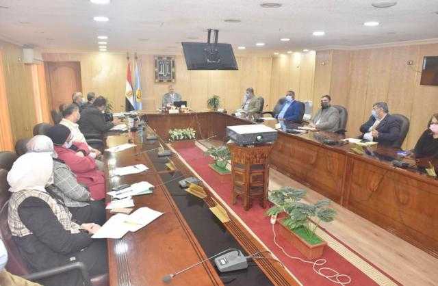 محافظ أسيوط يشارك في مناقشة مشروع بناء القدرات من خلال تطوير البنية التحتية