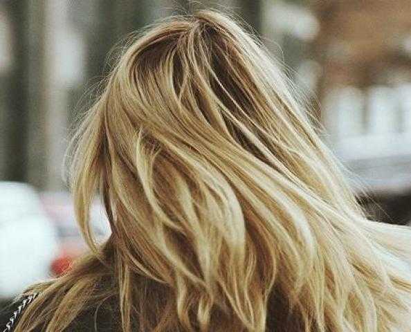  فتاة أمريكية لجأت إلى حيلة لتثبيت شعرها أوقعتها في ورطة.. فما العلاج؟