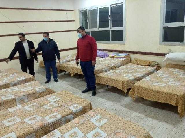 محافظ كفر الشيخ يقرر صرف إعانة عاجلة لـ6 أسر ونقلهم لإحدى المدارس.. صور