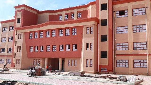 مع اقتراب افتتاحها.. جمال نور الدين يتفقد مدرسة كفر الشيخ الدولية للغات لمتابعة الأعمال الجارية بها.. صور