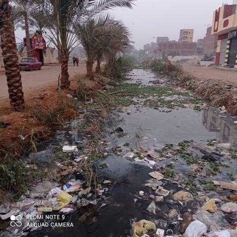 تراكم القمامة بمصرف العناني يهدد أهالي عزبة سماحة.. والمسؤولين ”لا حياة لمن تنادي”