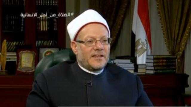 المفتي: نشر فيديوهات للحياة الخاصة لجني الأرباح يهدم الدولة ..فيديو