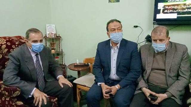 محافظ كفر الشيخ يقدم واجب العزاء لأسرة” السواحلي ” شهيد سيناء 