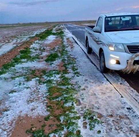 تساقط الثلوج في سيدي براني بمطروح.. وانخفاض كبير بدرجات الحرارة