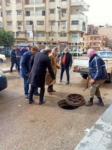 محافظ كفر الشيخ يتفقد أحياء وشوارع العاصمة لمتابعة أعمال رفع مياه الأمطار 