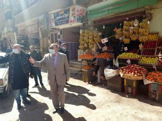 بالصور.. رفع القمامة وإزالة الإشغالات في حملات نظافة بأسيوط