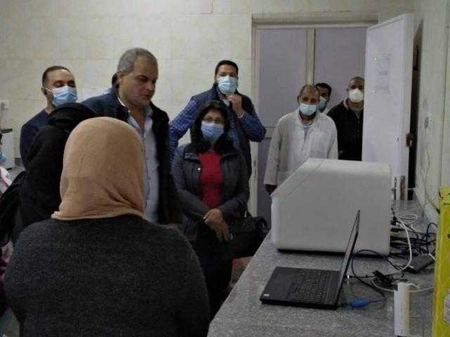 وكيل صحة بالبحر الأحمر يشهد التشغيل التجريبي لمعمل الـ PCR الجديد بسفاجا