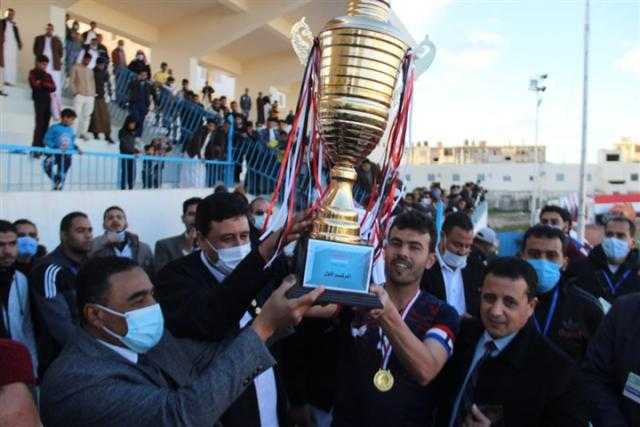 محافظ مطروح يصرف مكافأة 50 ألف جنيه للفائزين بالمركزين الأول والثاني بدوري مراكز الشباب