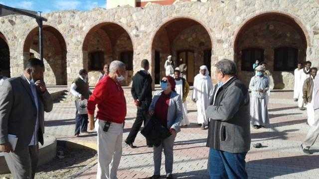 نائب محافظ البحر الأحمر تلتقى بأهالى قرية الشيخ الشاذلى لبحث مشكلاتهم