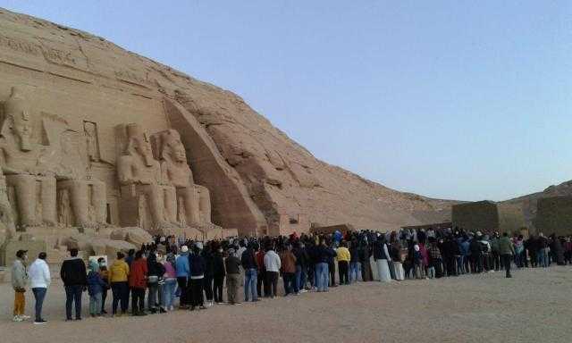 الشمس تتعامد على تمثال رمسيس الثاني بمعبد أبوسمبل بأسوان لمدة 25 دقيقة