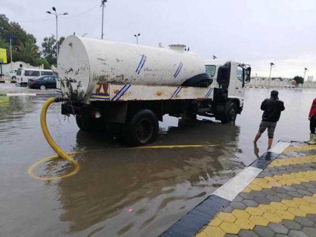 أمطار رعدية تضرب الشرقية.. والمحافظة تدفع بسيارات شفط المياه للشوارع