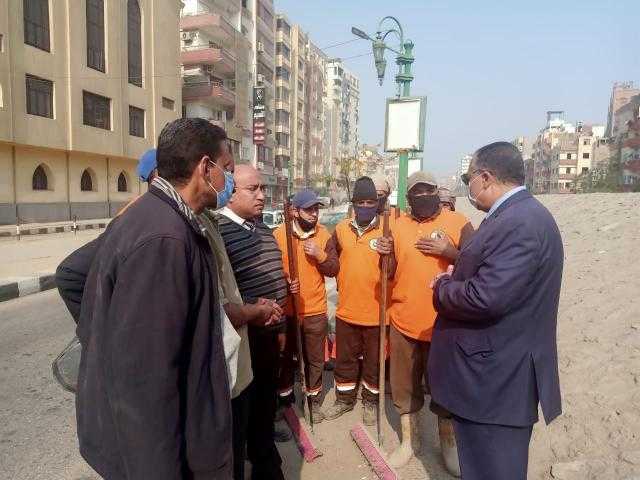 محافظ أسيوط يوجه بتكثيف حملات النظافة ومتابعة الحملات الميكانيكية .. والسكرتير المساعد يتفقد حملة حي غرب 