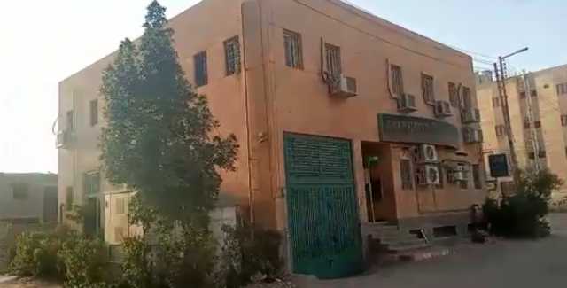 مستشفى مهجور بقنا يتحول إلى ”خرابة”
