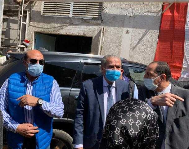 وزير التموين يتفقد مصنع سكر إدفو بأسوان