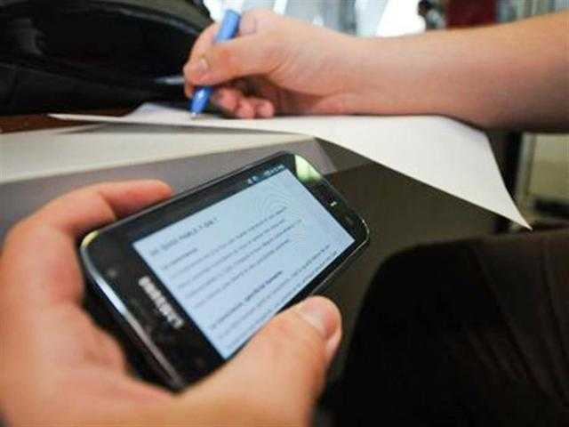 تعرف على عقوبة حيازة الهاتف المحمول داخل اللجان