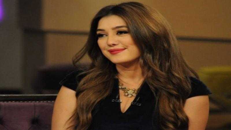 الله على جمال الأهرامات.. كندة علوش تتغزل في زوجها على طريقتها