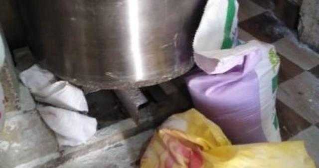 غلق إدارى لـ5 منشآت برأس غارب لعدم وجود تراخيص وإعدام 208 كجم أغذية غير صالحة