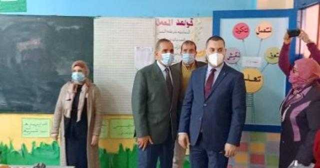 محافظ كفر الشيخ يتفقد لجان الامتحانات ويطمئن على تطبيق الاجراءات الاحترازية
