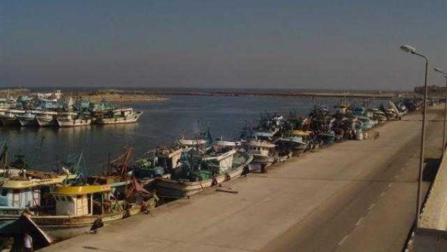 الطقس السيئ يُوقف حركة الصيد بكفر الشيخ