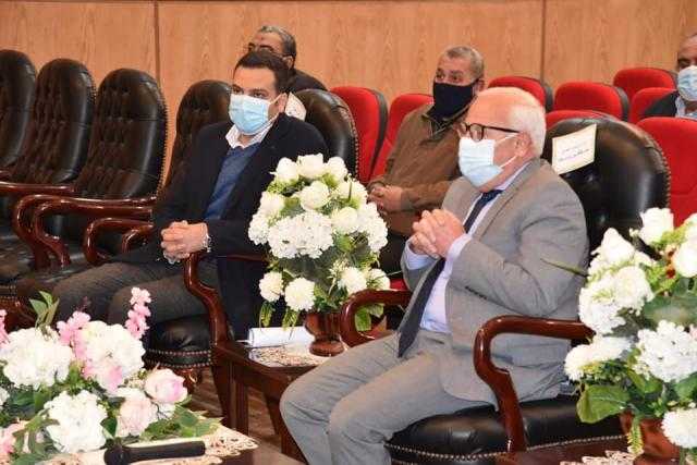 محافظ بورسعيد يتابع مستجدات العمل في تحويل 17 محطة وقود للعمل بالغاز الطبيعي