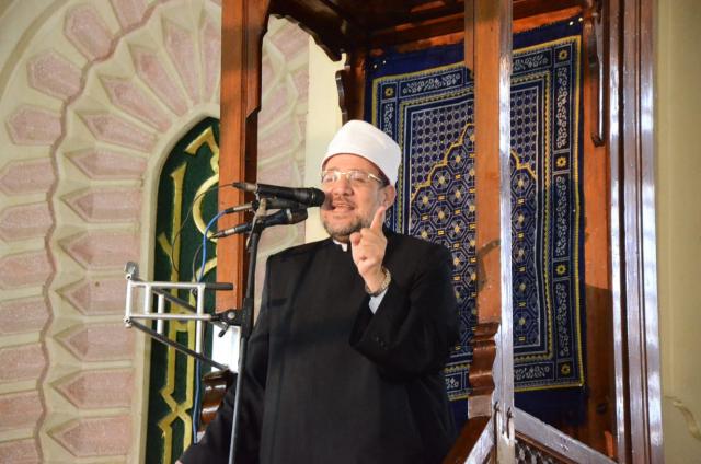 وزير الأوقاف يلقي خطبة الجمعة من قنا
