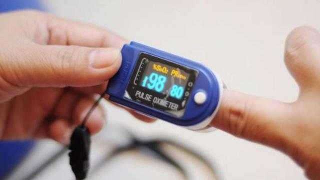 محمد موسى يحذر من شراء الأجهزة الطبية عبر مواقع التواصل.. اعرف السبب