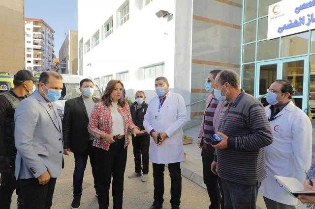 محافظ دمياط تتابع إجراءات تطعيم كبار السن وأصحاب الأمراض المزمنة بلقاح كورونا