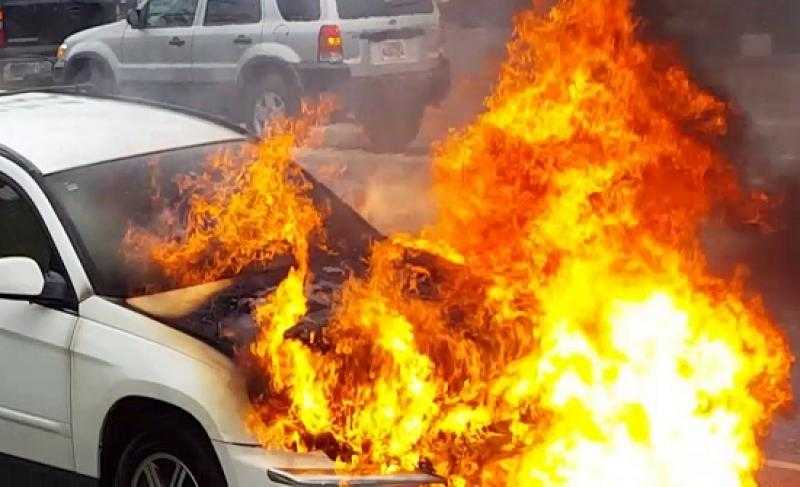 إخماد حريق سيارة ملاكي بطريق مصر إسكندرية الصحراوي