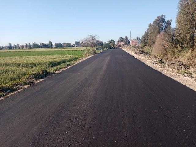 بالصور .. استكمال رصف عدد من الطرق بمدن وقرى كفر الشيخ 