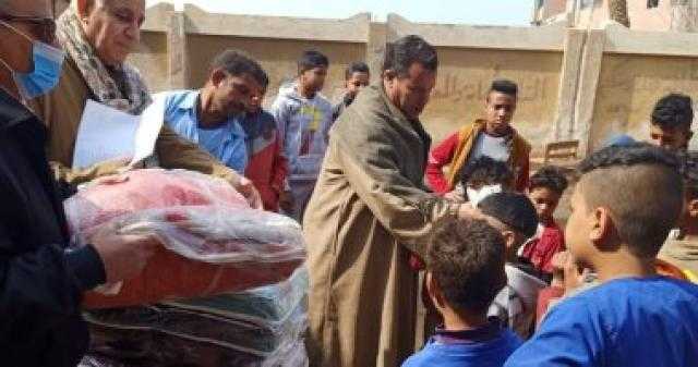 دعم 1000 أسرة بالقرى الأكثر احتياجا وإنشاء مستوصف بأسيوط ضمن ”أصلك الطيب”