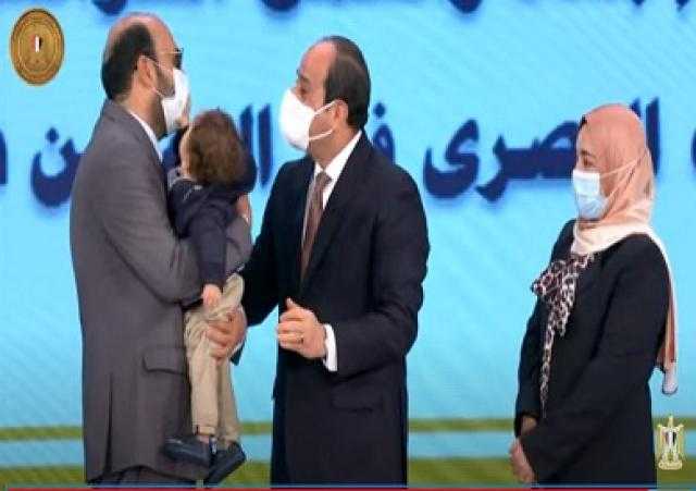 الطبيب محمود سامي: سعيد بتكريم الرئيس.. وكل عامل بالقطاع بطل حقيقي