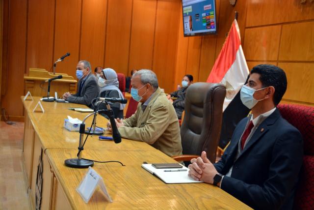 اجتماع محافظ القليوبية