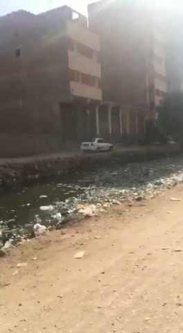 أهالي الطالبية والمريوطية بالجيزة يطالبون بتطهير الترعة ورفع تلال القمامة