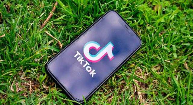 كارثة بكل المقاييس.. محمد موسى يحذر من لعبة ”الوشاح الأزرق” ويطالب بتحرك عاجل