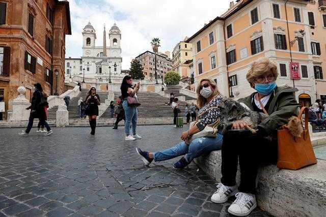 قبل الإغلاق الجديد.. تزاحم على الحدائق وصالات تصفيف الشعر في إيطاليا