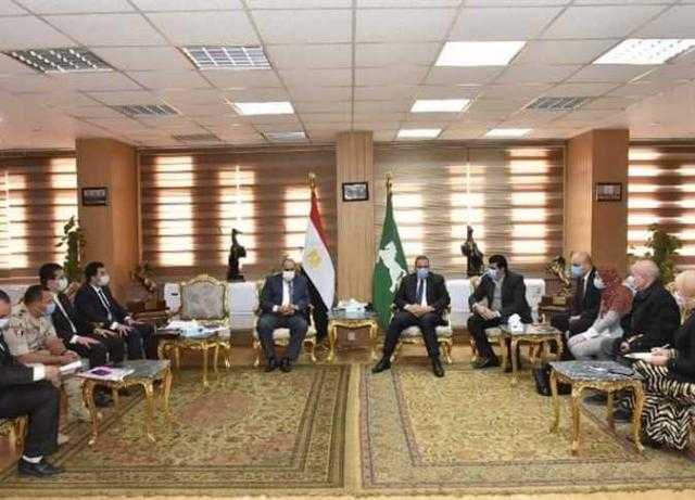 محافظ الشرقية يناقش تنفيذ المشروع القومي لتطوير الريف بالحسينية