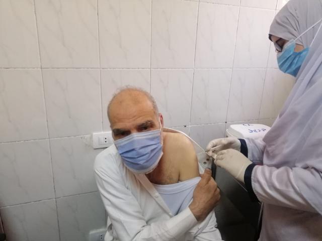 تطعيم كبار السن بلقاح كورونا