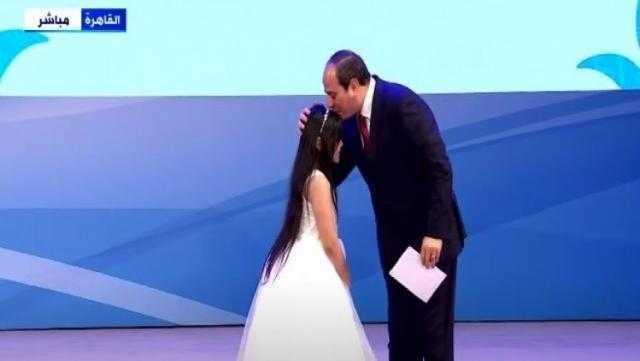 لمسة أبوية.. السيسي يحقق حلم الطفلة مايا