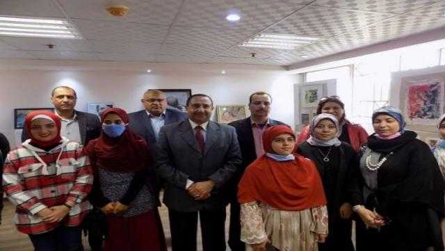 رئيس جهاز بني سويف الجديدة يفتتح معرضا فنيا بالتزامن مع العيد القومي