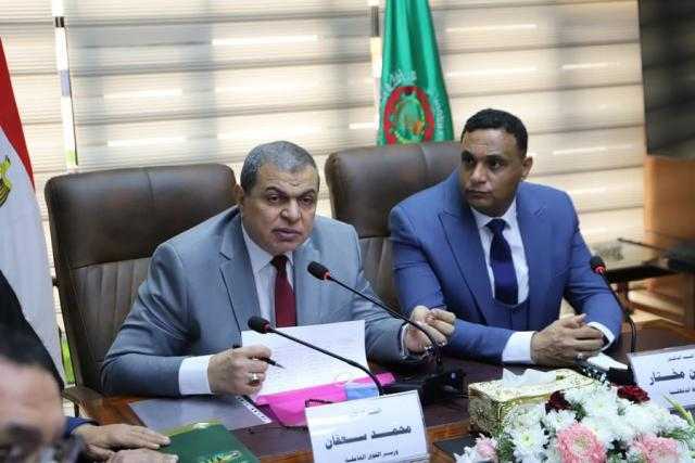 ”سعفان” ومحافظ الدقهلية يلتقيان العمالة العائدة من الخارج لمساعدتهم بمشروعات صغيرة