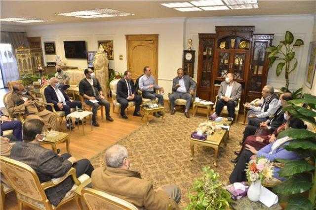 محافظ أسيوط يلتقي أعضاء مجلس النواب والشيوخ بالمحافظة