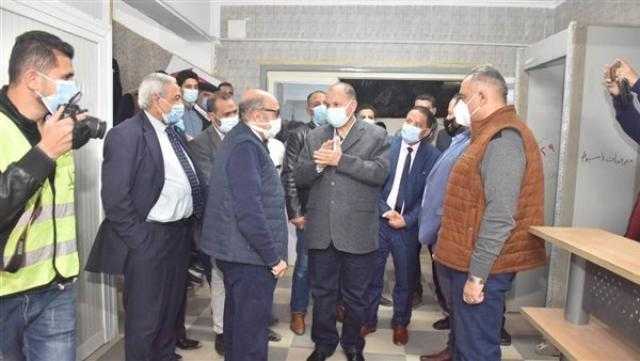 محافظ أسيوط يتفقد مركز التطعيم بلقاح كورونا في مستشفى الإيمان العام