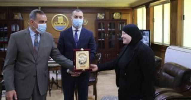 خط أحمر