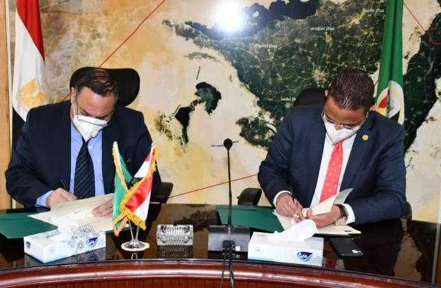 محافظ الفيوم يوقع عقود إنشاء منطقة ترفيهية وتشغيل حديقة المدينة