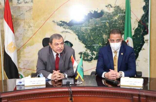وزير القوى العاملة ومحافظ الفيوم يلتقيان بالعمالة العائدة من الخارج لمساعدتهم.. صور